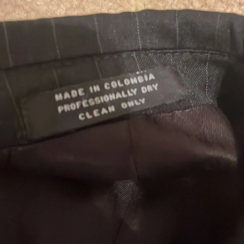 Museo ruffini italy black pinstripe blazer/Sports coat